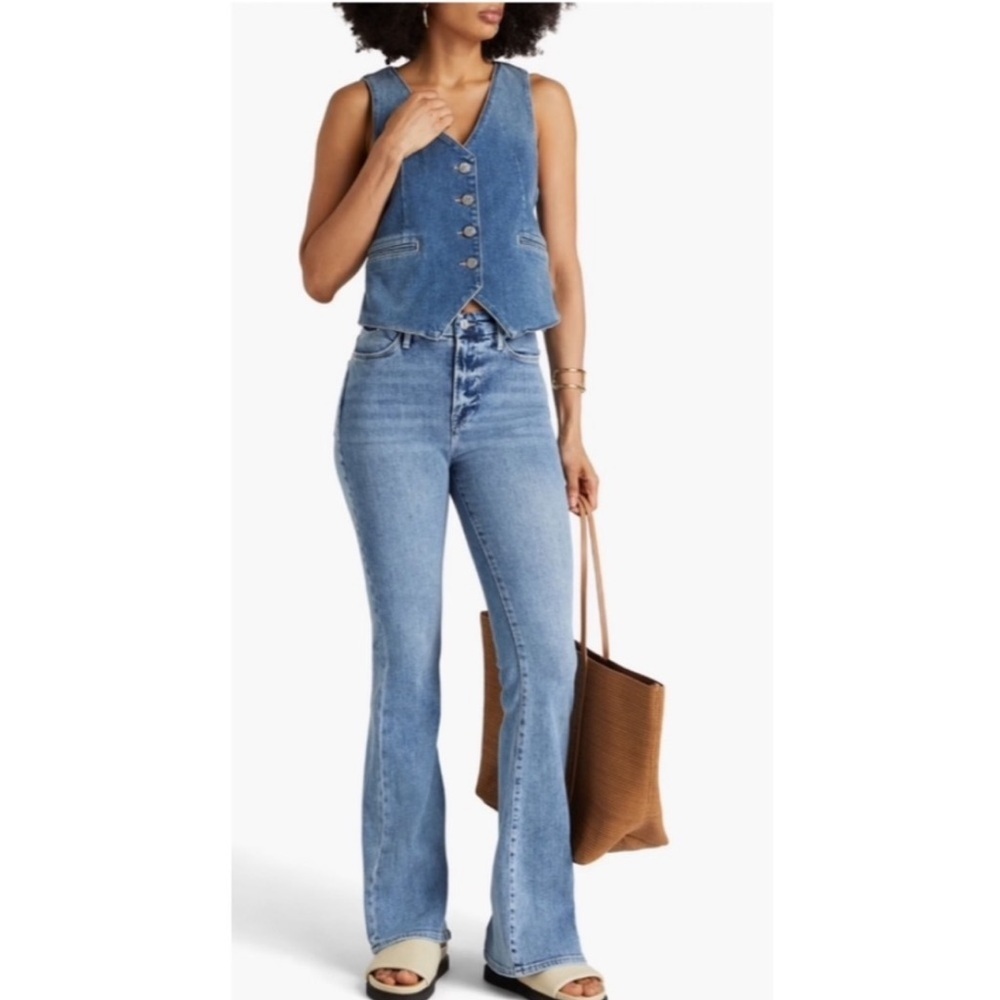 Frame Le Super High Flare Jeans In Jadite.